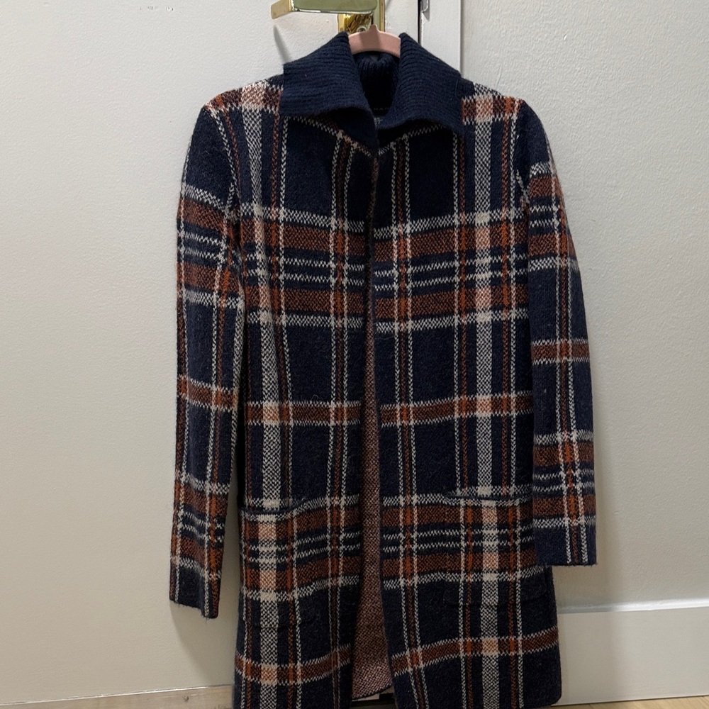Tahari woman’s navy and rust wool jacket. No buttons